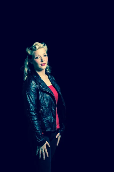 Jeune adulte femelle dans Rockabilly Fashion — Photo