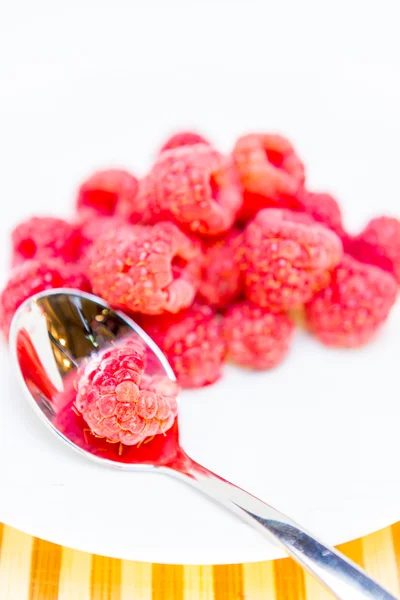 Ripe Raspberries on Plate — Stock Photo, Image