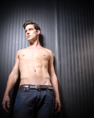 Uygun erkek duygusallık