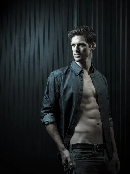 Erkek güçlü Çenemdeki ile