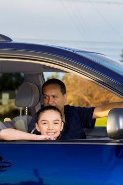 Çok yarış kız zaman yolcu koltuğunda sahiptir.