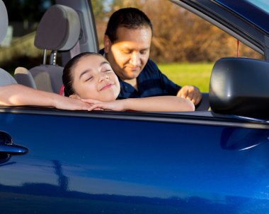 Baba kızı uygulamaya sürücü hazır hale getirilir