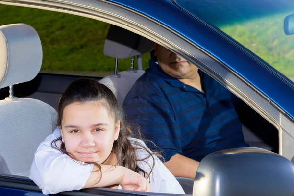 Father Drives Daughter To Martial Arts Practice — Stock Photo, Image