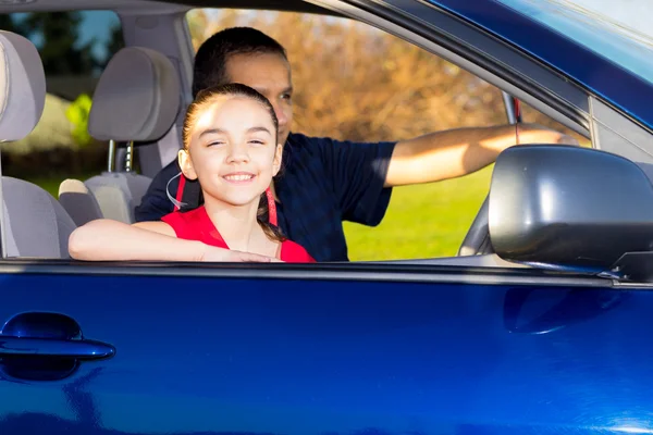Çok yarış kız zaman yolcu koltuğunda sahiptir.