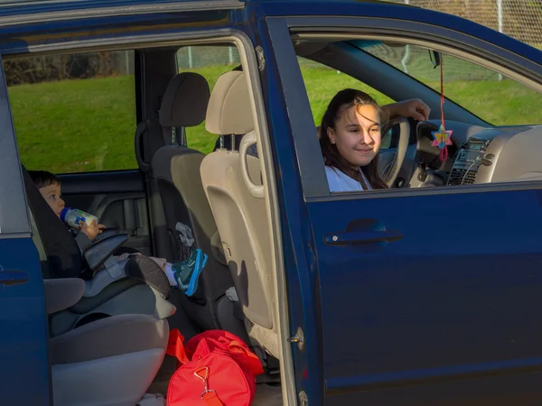 Père tend à Errands famille — Photo