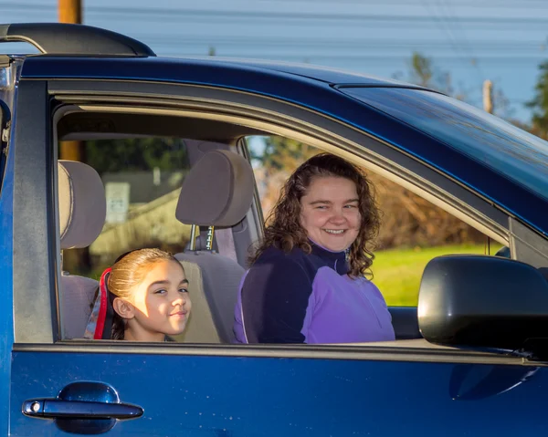 Mom Takes Daughter To Practice — Stock Photo, Image