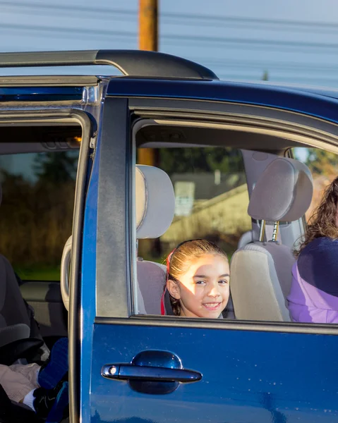 Mom Takes Daughter To Practice — Stock Photo, Image