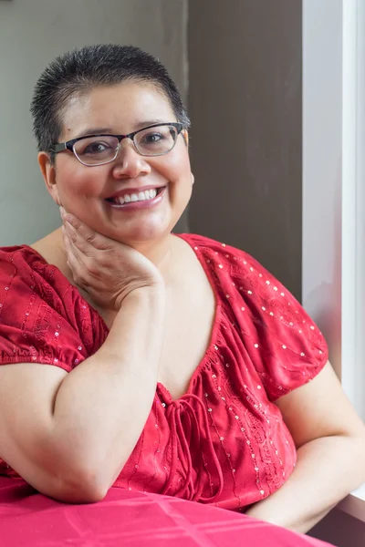Hispanische Frau mit Brustkrebs diagnostiziert — Stockfoto