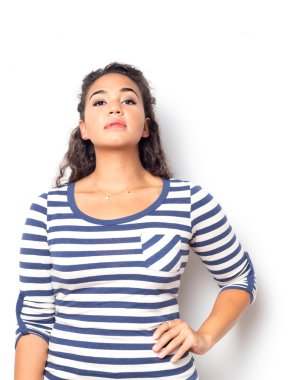 kıvırcık dalgalı saçlı güzel kadın