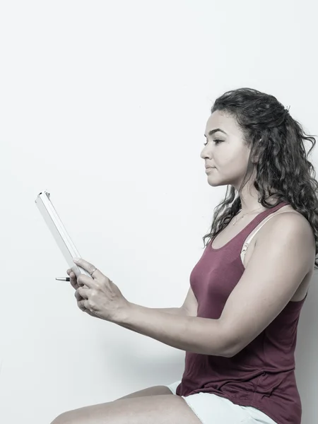 Young Lady Reviewing Paperwork — Stock fotografie