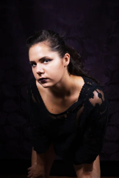 Dramático jovem retrato feminino — Fotografia de Stock