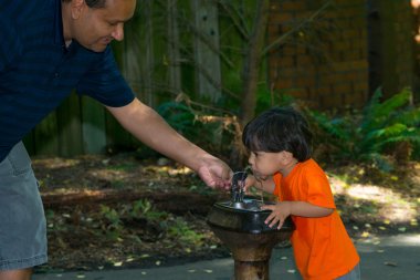 Su çeşme, sevimli çocuk