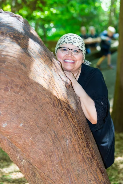 Mujer ajustándose a la vida después de la cirugía de cáncer de mama —  Fotos de Stock