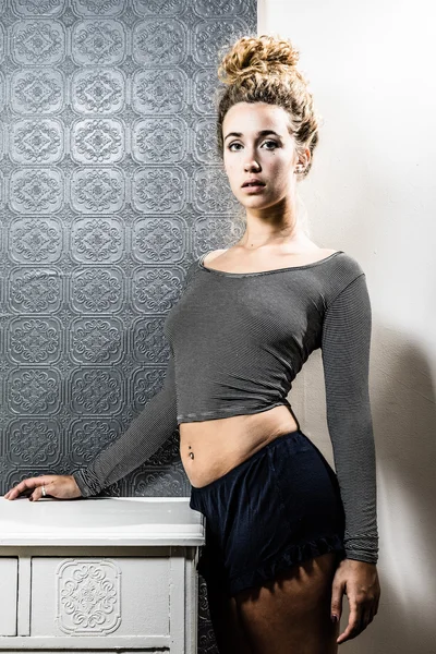 Natural Beauty In Lounge Wear — Stock Photo, Image