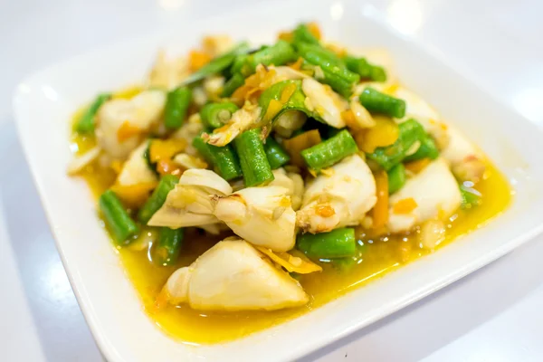 Stekt krabba i gul curry, läckra mat — Stockfoto