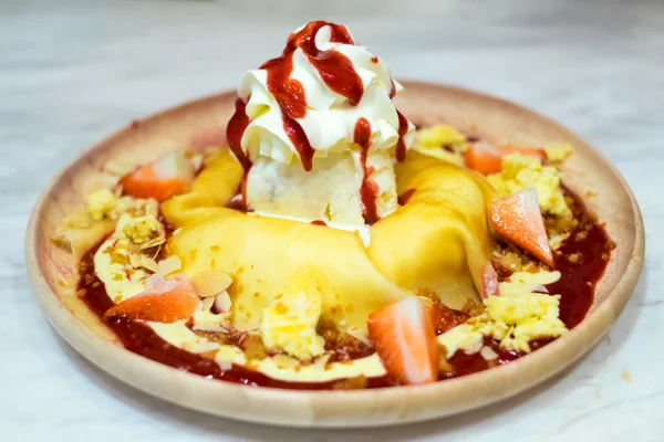 Queso de lava con helado de vainilla, postre japonés —  Fotos de Stock