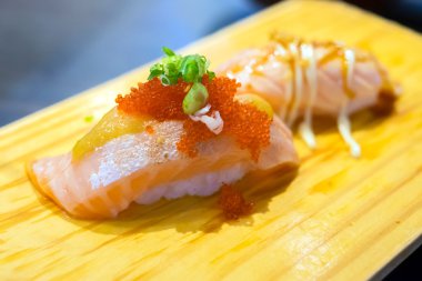 Somon Toro suşi ayarla