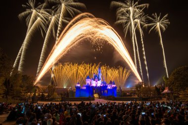 Hong Kong, Çin - 28 Şubat 2014 tarihinde Hong Kong Disneyland, 28 Şubat 2014 havai fişek gösterisi