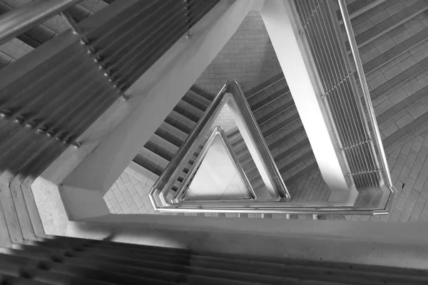 Patrón de escalera triangular en tono blanco y negro —  Fotos de Stock