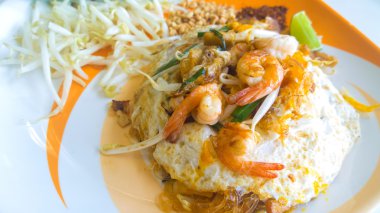 Tayland s Milli yemekleri, yumurta, sebze ve karides tavada kızartılmış pirinç şehriye Tay yastık.