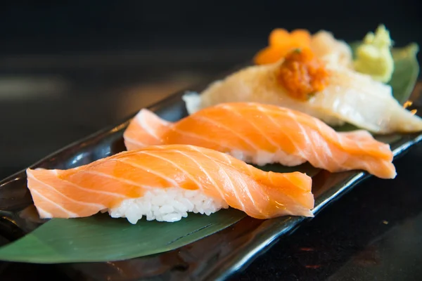 Close up salmon sushi and engawa sushi — Stock Photo, Image