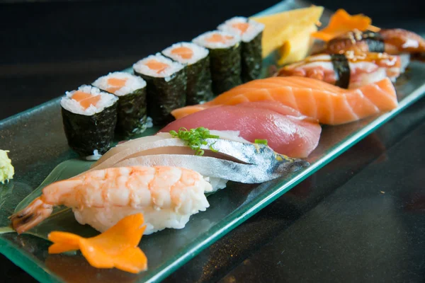 Close up van verscheidenheid Sushi instellen — Stockfoto