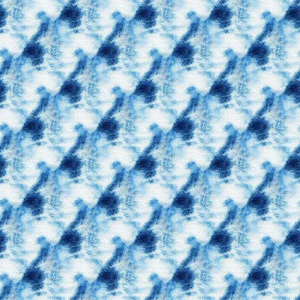 白丝上的蓝宝石色无缝带染色图案 手绘织物 球状蜡染 Shibori染色 — 图库照片