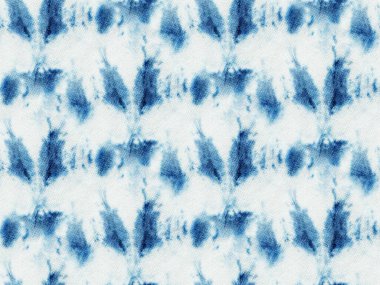 Beyaz ipeğin üzerindeki çivit rengi kusursuz kravat boyası deseni. El boyası kumaşlar - nodüler batik. Shibori boyaması.. 