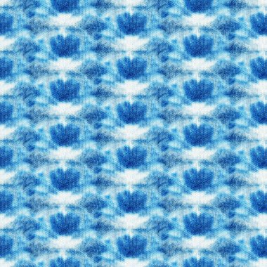 Beyaz ipeğin üzerindeki çivit rengi kusursuz kravat boyası deseni. El boyası kumaşlar - nodüler batik. Shibori boyaması.. 