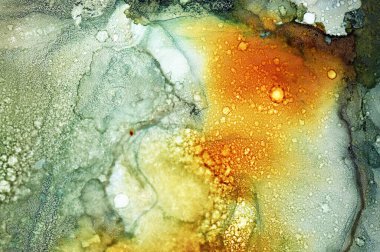 Şeffaf alkol lekeleri olan soyut bir arkaplan. El çizimi illüstrasyon.