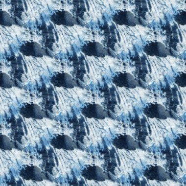 Beyaz ipeğin üzerindeki çivit rengi kusursuz kravat boyası deseni. El boyası kumaşlar - nodüler batik. Shibori boyaması.. 