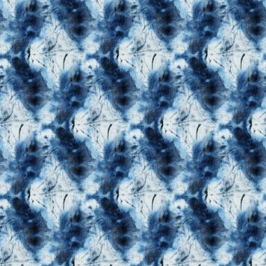 Beyaz ipeğin üzerindeki çivit rengi kusursuz kravat boyası deseni. El boyası kumaşlar - nodüler batik. Shibori boyaması.. 