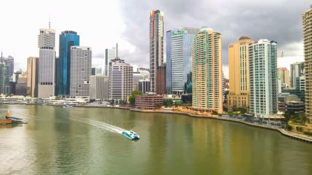 Panoramisch uitzicht op de Skyline van Brisbane — Stockvideo