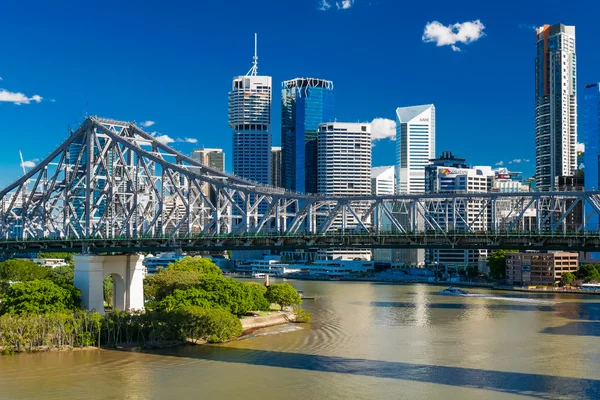 BRISBANE, AUS - 7 JUN 2016: Vista panorámica de Brisbane Skyline w — Foto de Stock