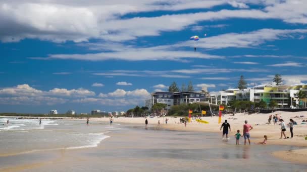 Día soleado en Kings Beach Calundra , — Vídeo de stock