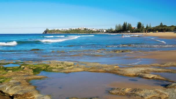 Dicky Beach with rocks, Caloundra — Stock Video