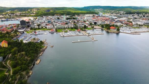 Drohnen Luftaufnahme Von Kristiansand Und Kvadraturen Von Oderoya Norwegen — Stockvideo