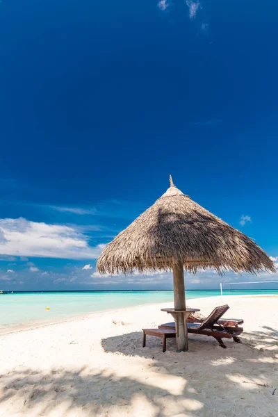 Praia Areia Branca Maldivas Com Incrível Lagoa Azul Céu Azul — Fotografia de Stock