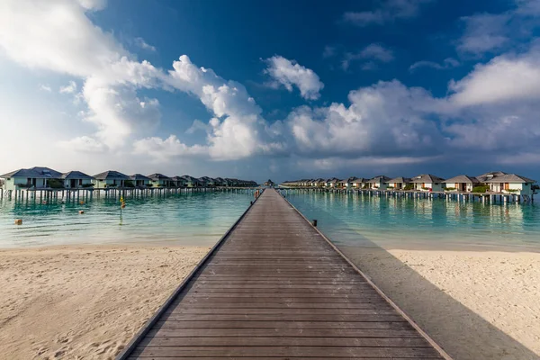 Jetty Yüzme Adası Maldivler Deki Tropikal Bir Tatil Adasında — Stok fotoğraf