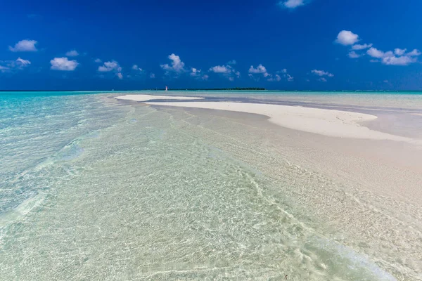 Praia Areia Branca Maldivas Com Incrível Lagoa Azul Céu Azul — Fotografia de Stock