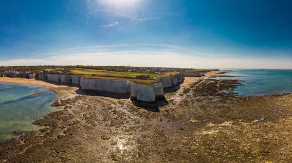 Drone Vista Aérea Playa Acantilados Blancos Día Soleado Margate Inglaterra —  Fotos de Stock