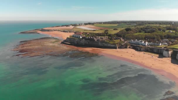 Drone Εναέρια Άποψη Της Παραλίας Και Των Λευκών Βράχων Την — Αρχείο Βίντεο