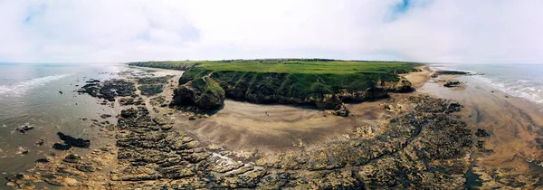 Zonnige Kliffen Strand Bij Blackhall Rocks Cromdon Dene Beach — Stockfoto