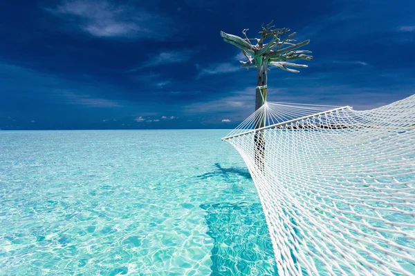 Over-water hammock in tropical lagoon — Stock Photo, Image