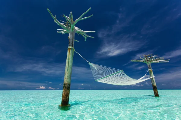 Empty over-water hammock — Stock Photo, Image