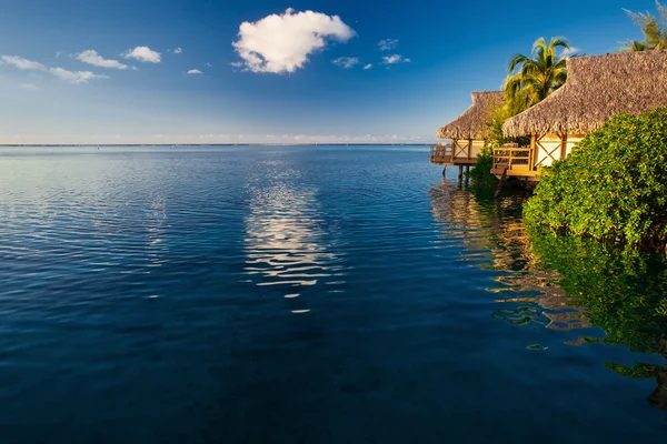Villas em um resort tropical — Fotografia de Stock