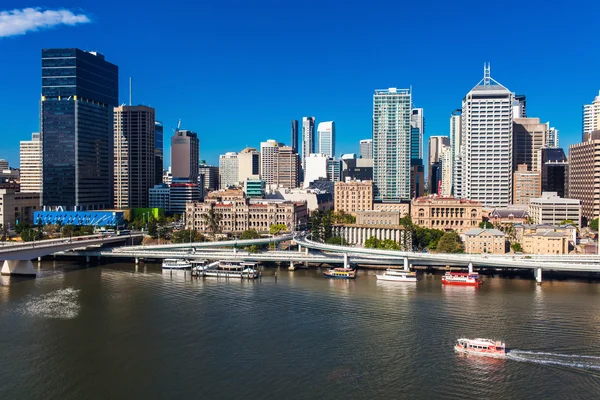Brisbane från South Bank över floden — Stockfoto
