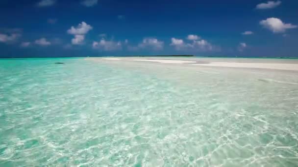 Maldív-szigetek tiszta lagúna homokos strand — Stock videók