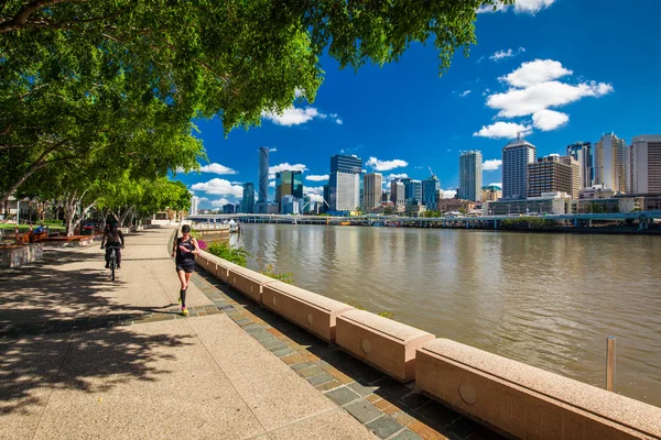 Folyó sétára a South Bank ligetben — Stock Fotó