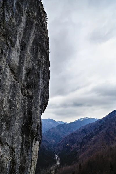 Paisaje rocoso de montaña en Rumania Cárpatos —  Fotos de Stock